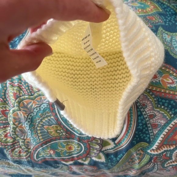 Fabletics Beanie - Picture 3 of 5